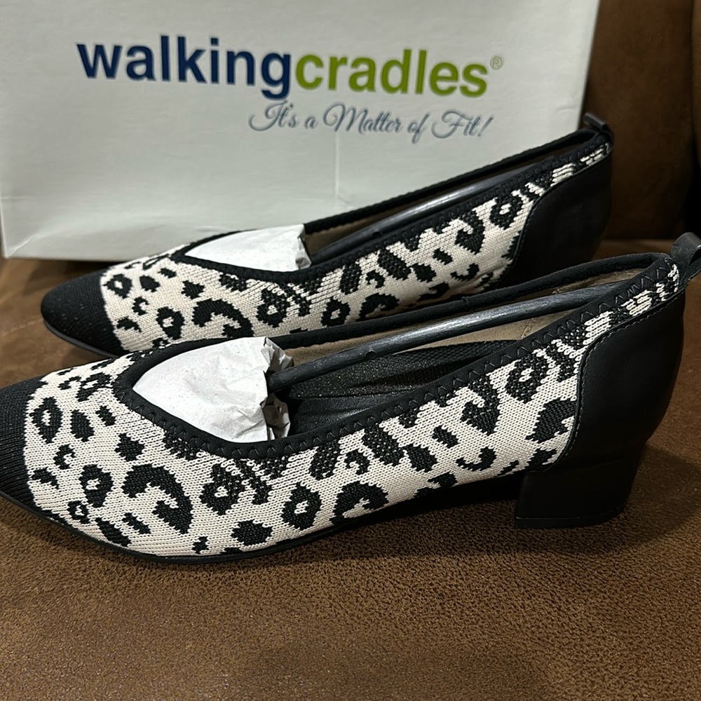 Women’s Walking Cradles Hester Leopard size 7 new in box